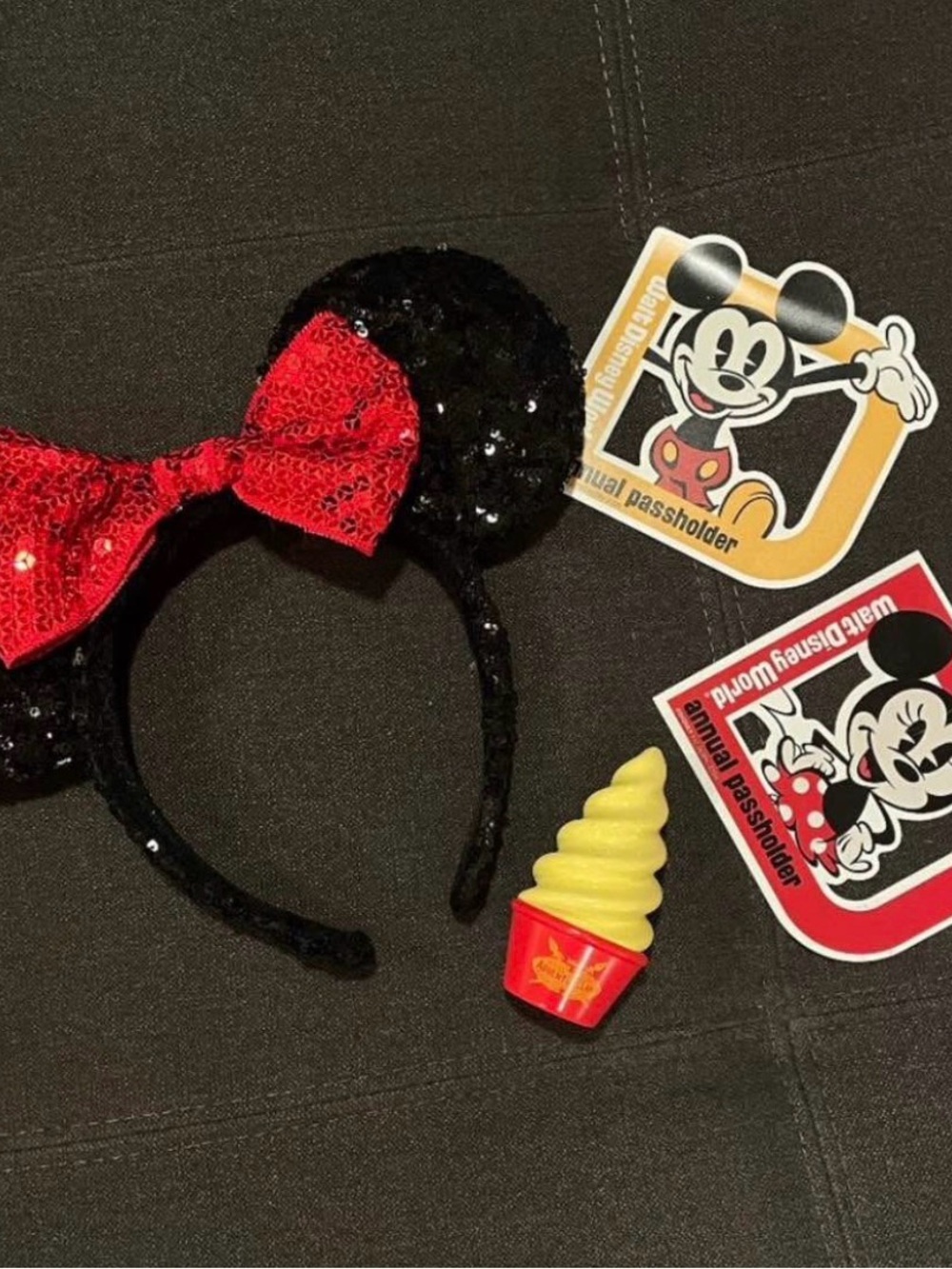 Disney Minnie Mouse Sequin Ear Headband with Red Bow & Annual Passholder Magnets